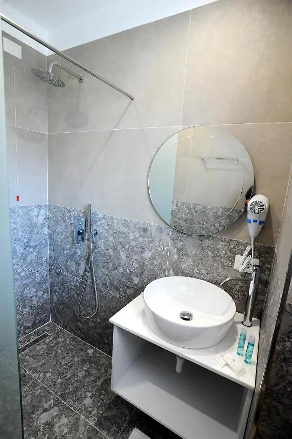 Afrodite Suites Sarandë 0*,